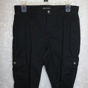 Lee relaxed fit size 6 petites mid rise black capri pants